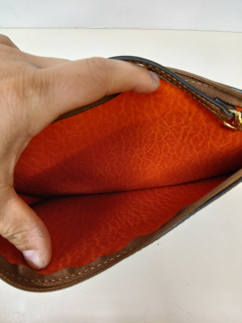 ❗️NWOT Calvin Klein Cognac Leather Wristlet Pouch - Picture 3 of 5